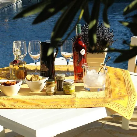 Mas De Chantounette Bed & Breakfast *
